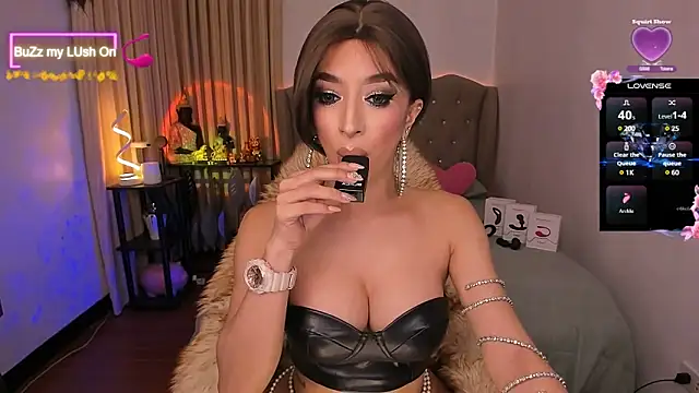 Dream Goddess online show from December 12, 9:30 am