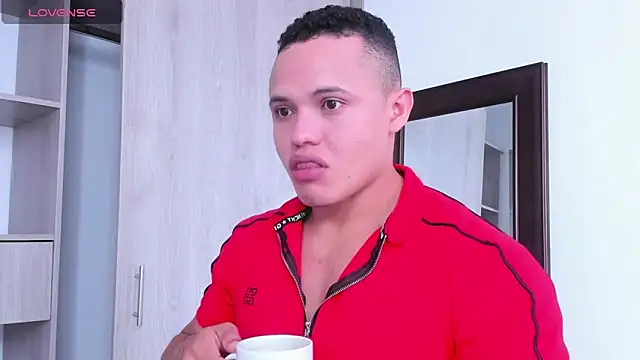 Snapshot of KingLevi01 chatting on September 30, 4:34 pm KingLevi01 online show from September 30, 4:34 pm