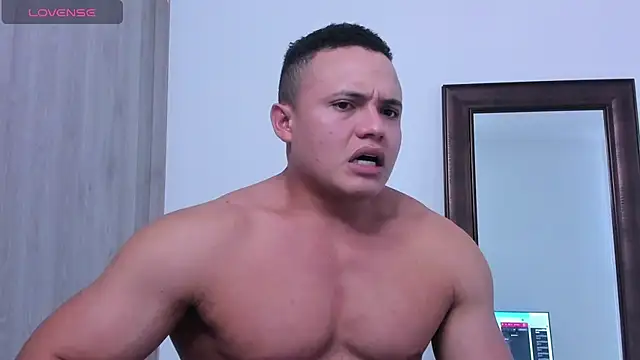 Snapshot of KingLevi01 chatting on October 20, 9:59 pm KingLevi01 online show from October 20, 9:59 pm