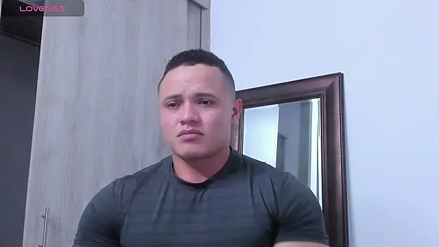 Snapshot of KingLevi01 chatting on October 25, 10:37 pm KingLevi01 online show from October 25, 10:37 pm