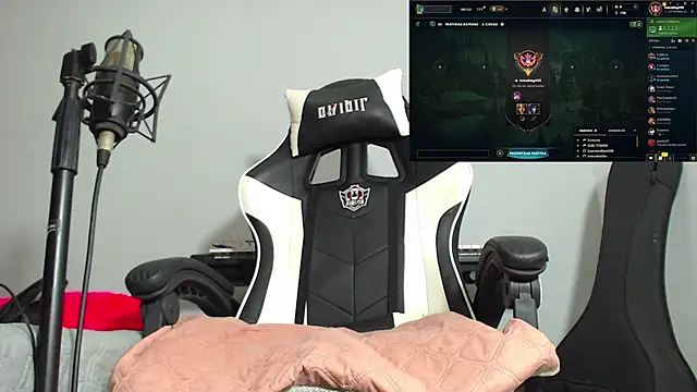 Snapshot of dereck_karter chatting on December 6, 3:19 am dereck karter online show from December 6, 3:19 am