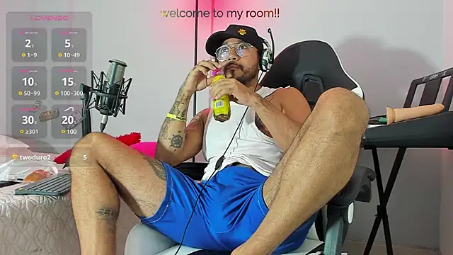 Snapshot of dereck_karter chatting on December 22, 1:23 am dereck karter online show from December 22, 1:23 am