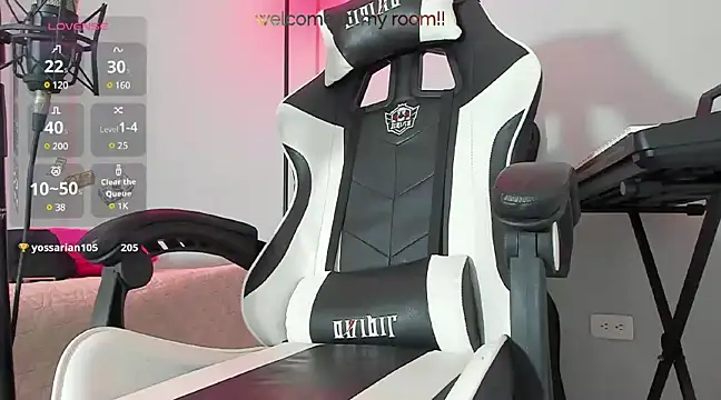 Snapshot of dereck_karter chatting on December 23, 2:45 am dereck karter online show from December 23, 2:45 am