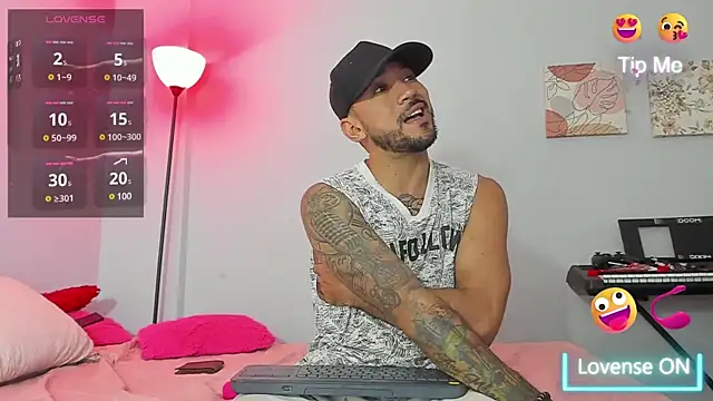 Snapshot of dereck_karter chatting on February 3, 12:25 am dereck karter online show from February 3, 12:25 am