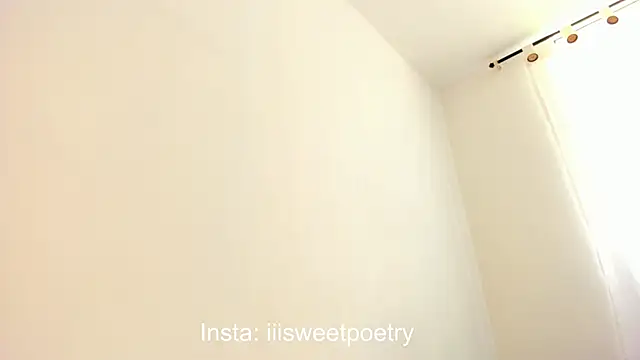 Snapshot of Sweet_poetryy chatting on October 28, 1:58 pm Sweet poetryy online show from October 28, 1:58 pm