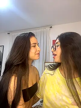 Snapshot of Sweet_and_Rous0 chatting on October 4, 4:21 am Sweet and Rous0 online show from October 4, 4:21 am