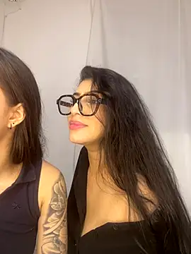 Snapshot of Sweet_and_Rous0 chatting on October 27, 3:43 am Sweet and Rous0 online show from October 27, 3:43 am