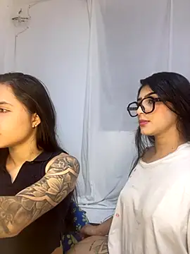 Snapshot of Sweet_and_Rous0 chatting on November 3, 3:30 am Sweet and Rous0 online show from November 3, 3:30 am