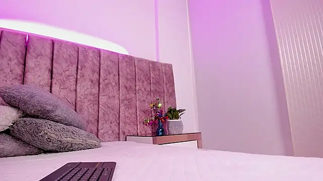 Ambeer fox  online show from April 15, 2:35 pm