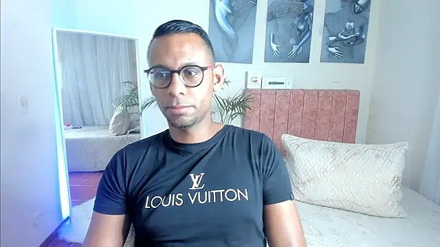 Snapshot of KingEdward_ chatting on September 21, 10:28 am KingEdward online show from September 21, 10:28 am
