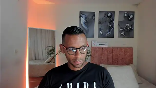 Snapshot of KingEdward_ chatting on October 2, 10:22 am KingEdward online show from October 2, 10:22 am