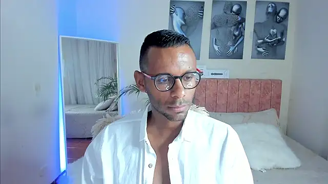 Snapshot of KingEdward_ chatting on October 3, 10:23 am KingEdward online show from October 3, 10:23 am