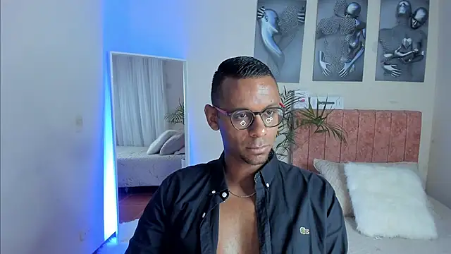 Snapshot of KingEdward_ chatting on October 7, 10:34 am KingEdward online show from October 7, 10:34 am