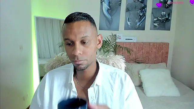 Snapshot of KingEdward_ chatting on October 13, 10:15 am KingEdward online show from October 13, 10:15 am