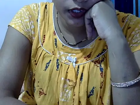 dreamgirl20262 online show from October 18, 1:45 pm
