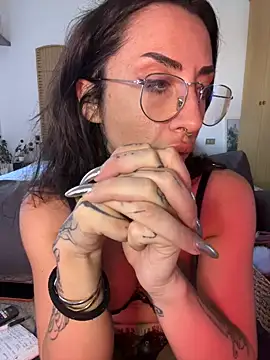 Snapshot of nikkaanderic chatting on May 26, 3:52 pm nikkaanderic online show from May 26, 3:52 pm