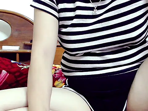 Snapshot of Ami_8x chatting on October 9, 3:32 pm Ami 8x online show from October 9, 3:32 pm