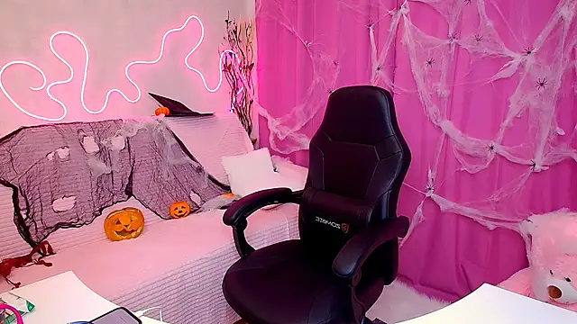 Snapshot of MaryamXSX chatting on October 31, 1:17 am MaryamXSX online show from October 31, 1:17 am