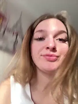 Bellatrisssaa online show from December 17, 9:04 am