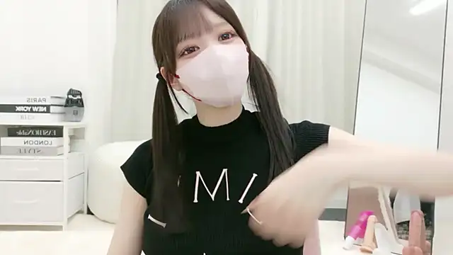roachan  online show from August 5, 1:36 pm