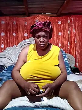 BUSTY QUEEEN online show from October 15, 6:02 am