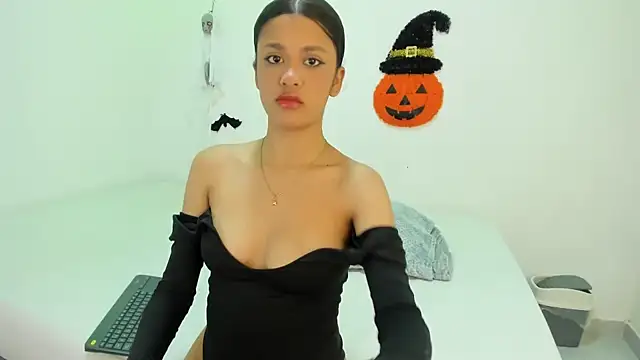 Snapshot of Sexy777Couple chatting on October 28, 6:10 pm Sexy777Couple online show from October 28, 6:10 pm