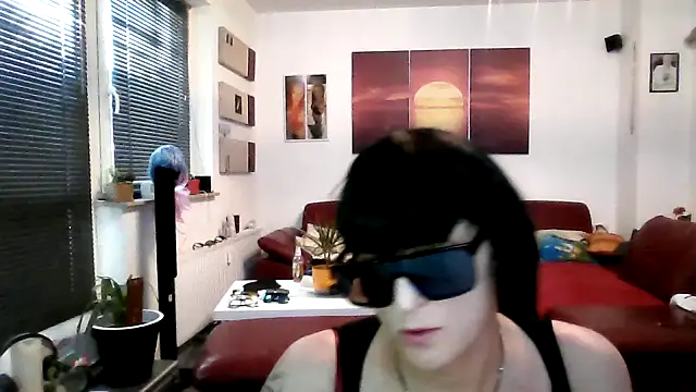 Snapshot of hellgirl1980 chatting on September 23, 5:05 pm hellgirl1980 online show from September 23, 5:05 pm
