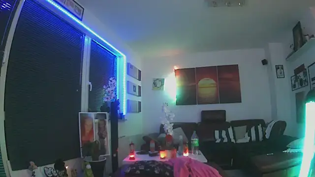 Snapshot of hellgirl1980 chatting on October 26, 12:05 am hellgirl1980 online show from October 26, 12:05 am