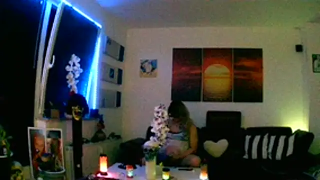 Snapshot of hellgirl1980 chatting on November 10, 2:54 am hellgirl1980 online show from November 10, 2:54 am