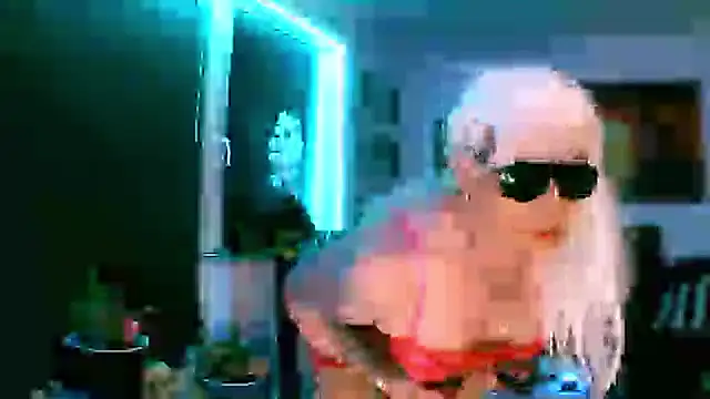 Snapshot of hellgirl1980 chatting on November 12, 11:03 pm hellgirl1980 online show from November 12, 11:03 pm