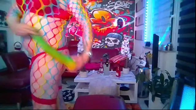 hellgirl1980 online show from May 12, 2:41 am