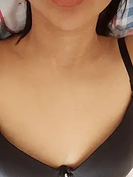 Snapshot of bebeksiii chatting on October 28, 8:18 am bebeksiii online show from October 28, 8:18 am