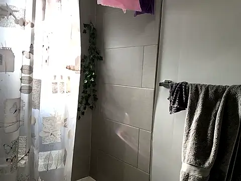 Snapshot of littyleesh1 chatting on January 15, 6:33 pm littyleesh1 online show from January 15, 6:33 pm