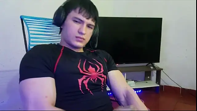 ErickWalton online show from November 13, 5:28 am