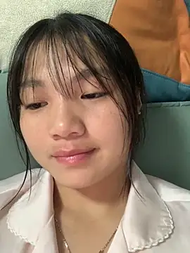 Emlyly-18 online show from October 9, 4:05 pm