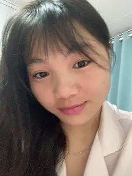 Emlyly-18 online show from October 18, 8:31 pm