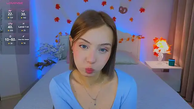 Snapshot of LumMina chatting on September 25, 10:41 am LumMina online show from September 25, 10:41 am