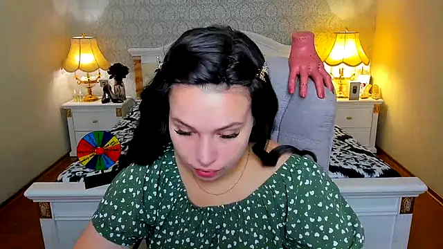 Snapshot of OmniaSher chatting on November 21, 9:52 am OmniaSher online show from November 21, 9:52 am