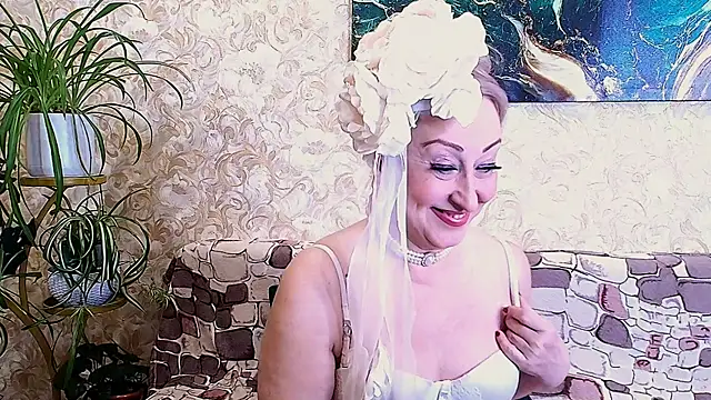  Sara  Smith  online show from March 8, 10:41 am