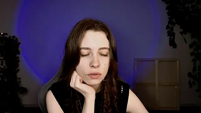 Yoka paradoXXX online show from November 7, 9:09 am