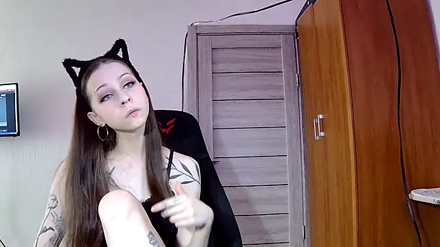 Snapshot of AsahyKourr chatting on November 21, 1:15 am AsahyKourr online show from November 21, 1:15 am