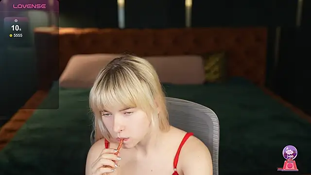 Snapshot of Ava_kiss054 chatting on June 5, 2:45 pm Ava kiss054 online show from June 5, 2:45 pm