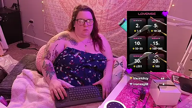 brookenicole3003 online show from April 15, 1:56 am