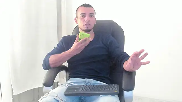 Snapshot of johan_miller0 chatting on November 11, 11:54 am johan miller0 online show from November 11, 11:54 am