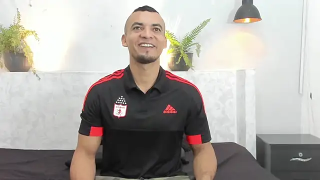 Snapshot of johan_miller0 chatting on November 14, 5:06 am johan miller0 online show from November 14, 5:06 am