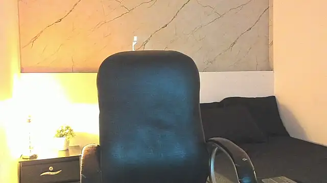 Snapshot of johan_miller0 chatting on November 15, 1:36 am johan miller0 online show from November 15, 1:36 am