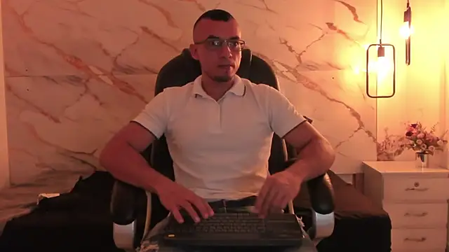 Snapshot of johan_miller0 chatting on November 26, 1:12 pm johan miller0 online show from November 26, 1:12 pm