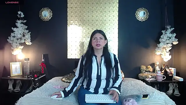 kinky momm online show from February 20, 3:01 pm