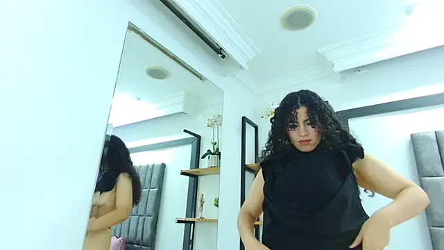 Skyler Fox  online show from January 18, 8:23 pm