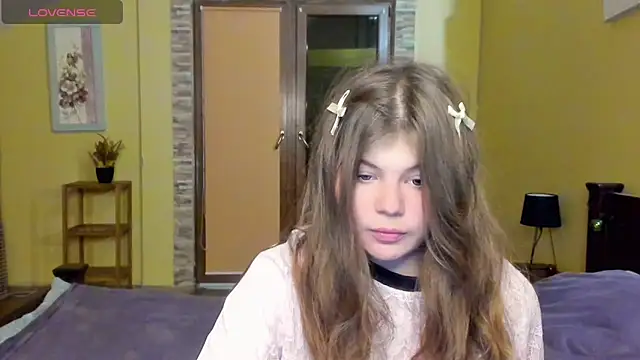 Snapshot of Lilly_Jess chatting on October 27, 7:18 pm Lilly Jess online show from October 27, 7:18 pm